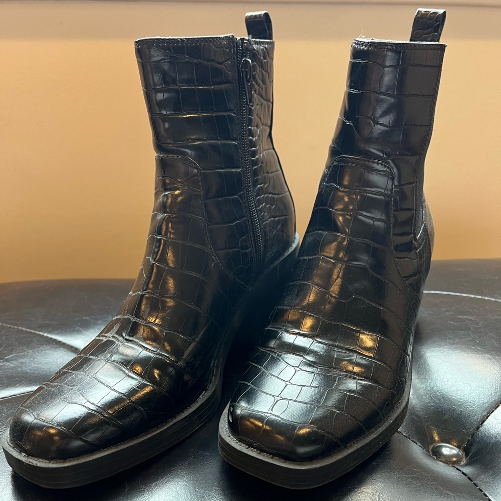 BLEECKER & BOND RITA Chelsea BLACK CROC ANKLE BOOTS